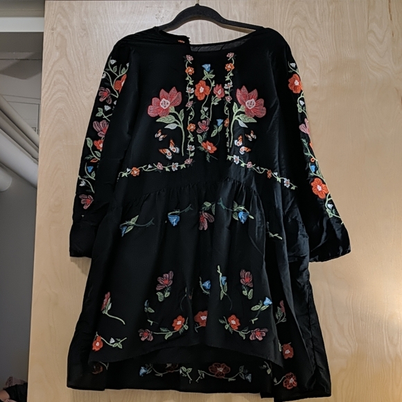 Zara Dresses & Skirts - Zara floral embroidered tunic dress Zara Dresses & Skirts - Zara floral embroidered tunic dress